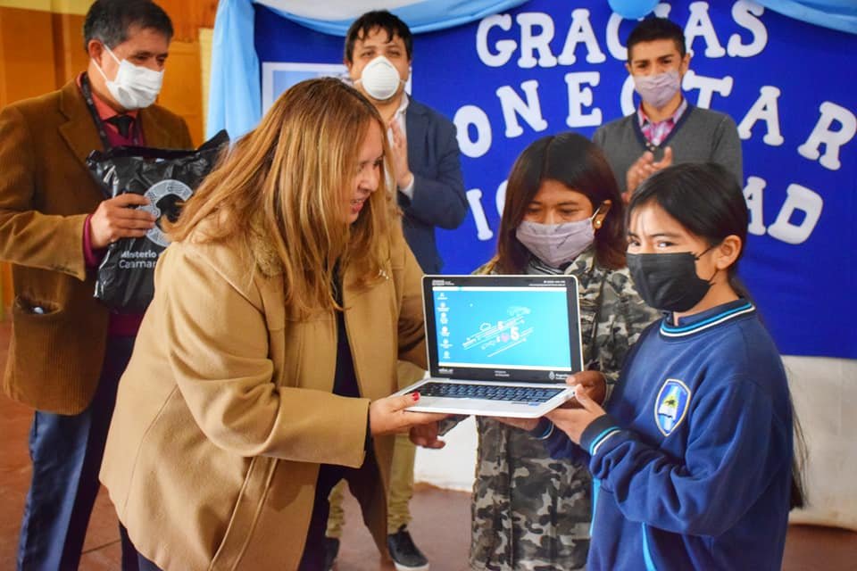 Más netbooks y kits escolares para estudiantes del departamento Tinogasta