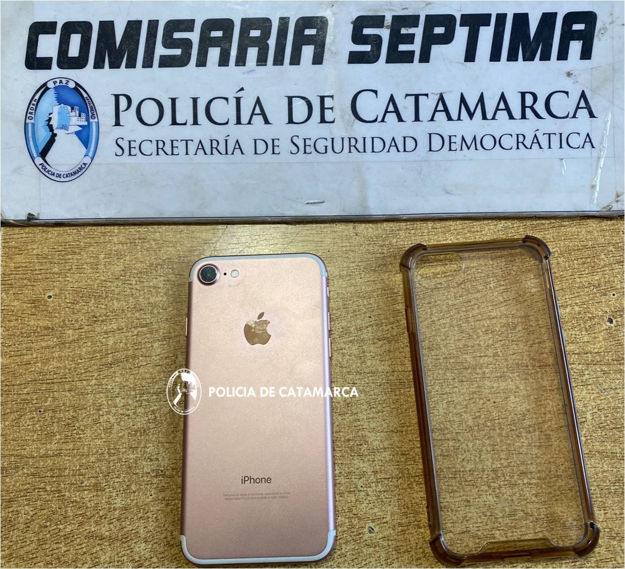 Policías recuperan un teléfono celular sustraído en el norte de la Capital