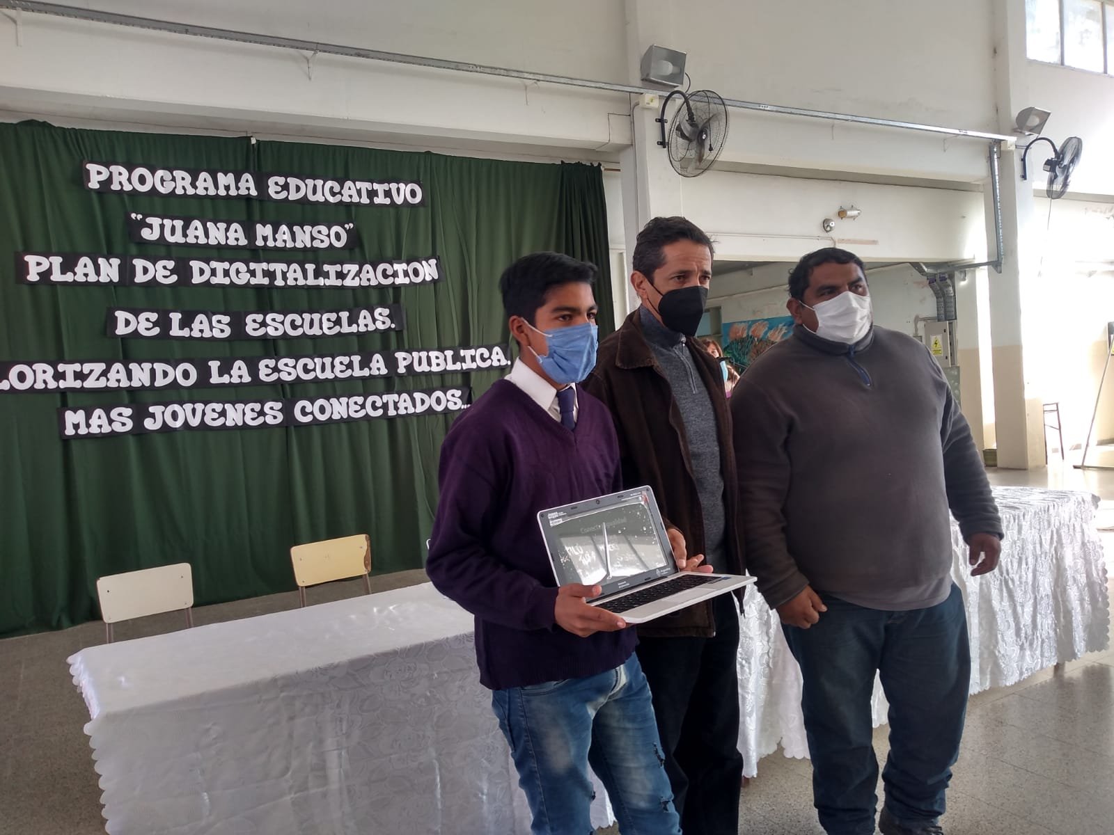 El Ministerio de Educación entregó 115 netbooks en Andalgalá