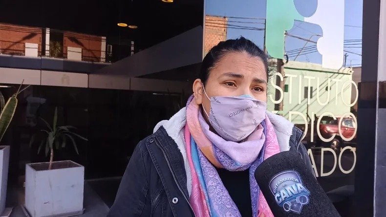 Una mujer denunció que le vendieron lavandina en una botella de agua mineral