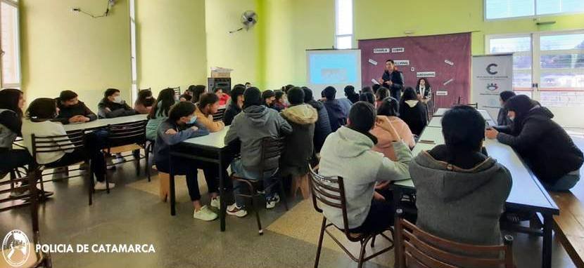 Capacitación sobre problemáticas de Ciberbullying y Grooming en escuelas de El Alto.