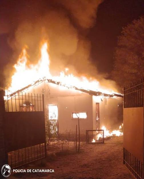 Voraz incendio en una vivienda de la Capital