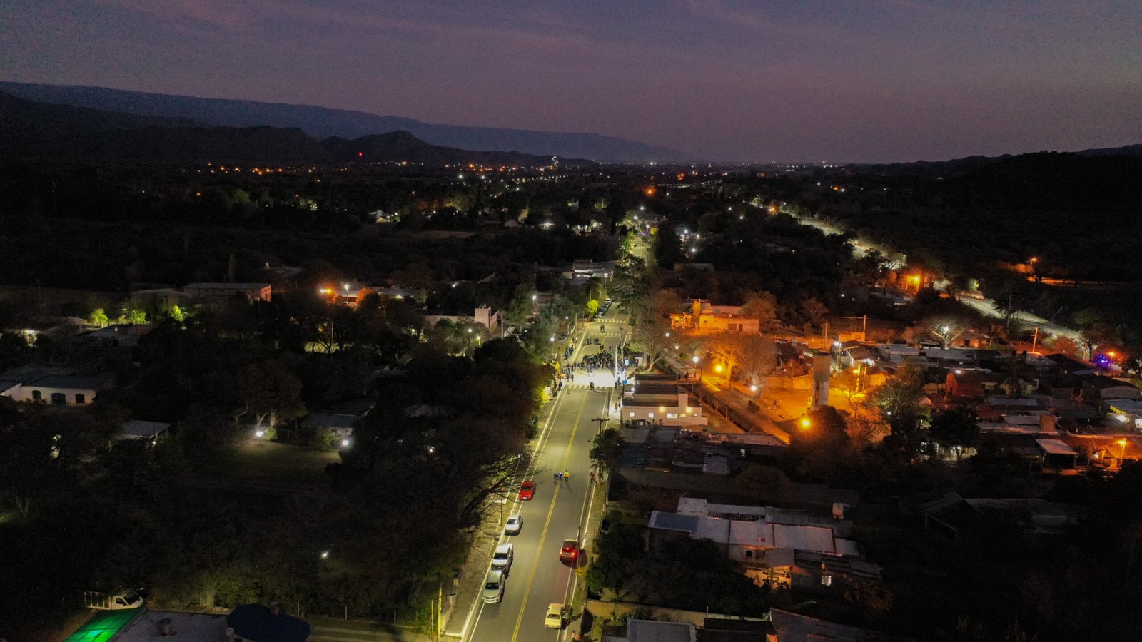 Raúl inauguró obras de iluminación y asfaltado en Fray Mamerto Esquiú