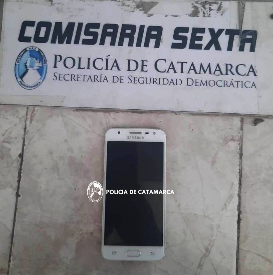 Aprehenden a una mujer y recuperan un teléfono celular sustraído