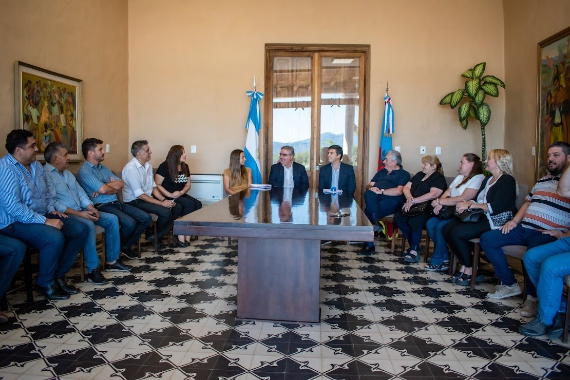 Raúl recibió a la CGT para conformar un consejo de planificación laboral