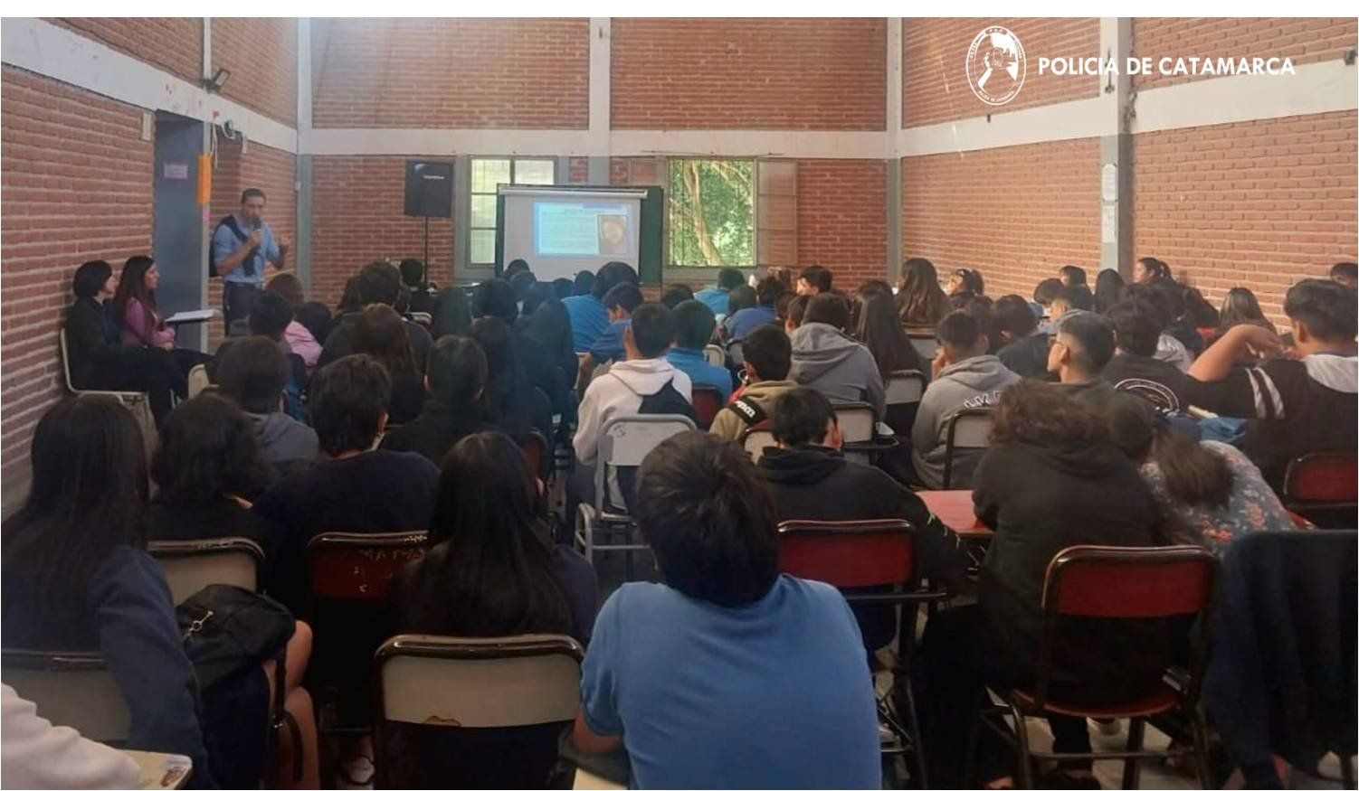 Charla sobre Grooming y Peligros en la Red para estudiantes de Valle Viejo