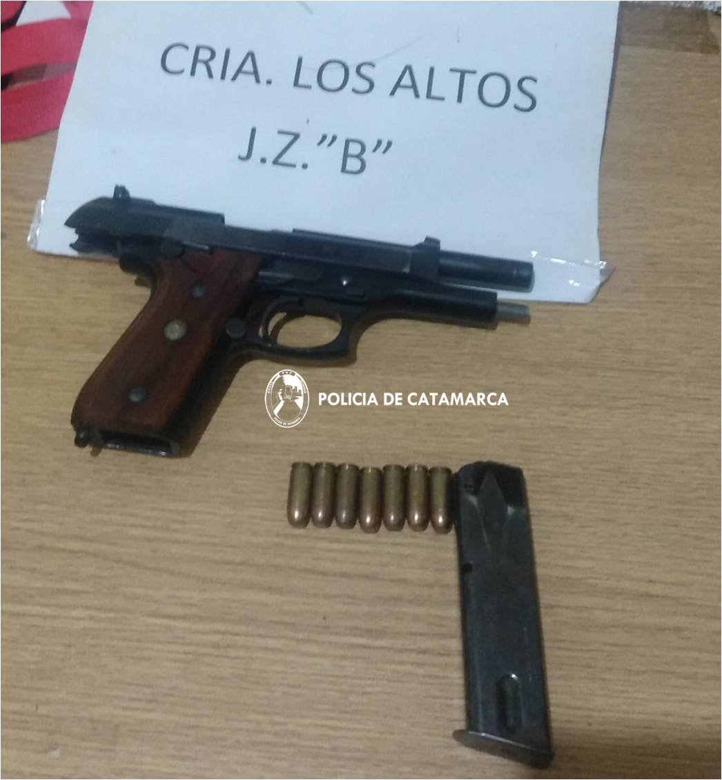 Secuestran un arma de fuego y una camioneta en Los Altos