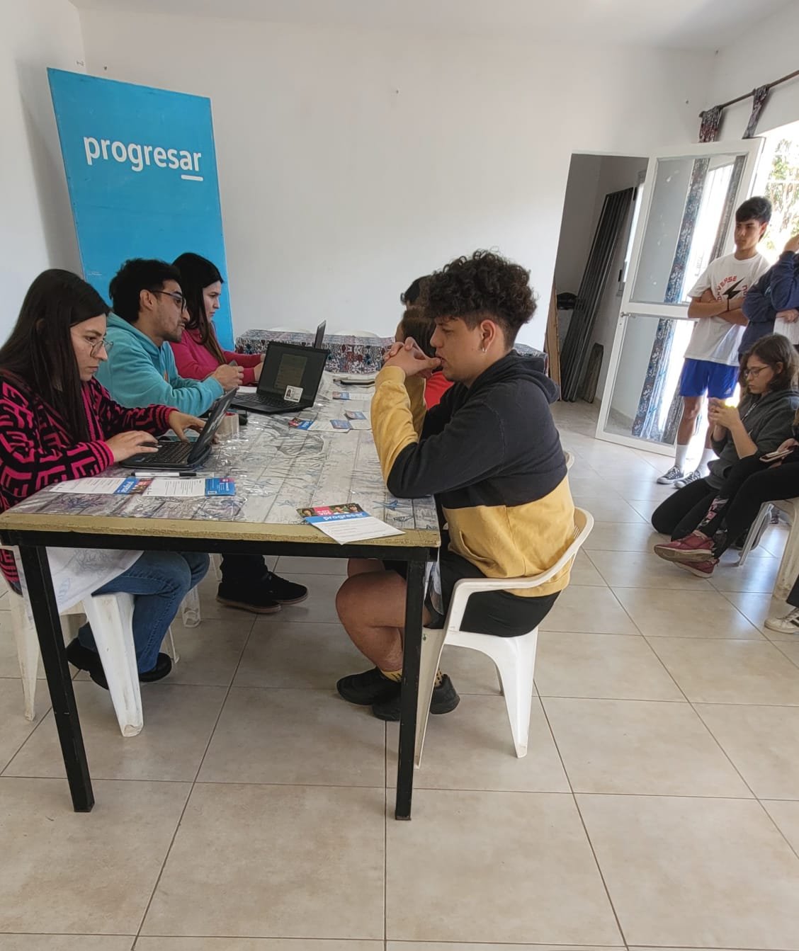 Más de 100 alumnos se inscribieron en las becas Progresar en el Velódromo