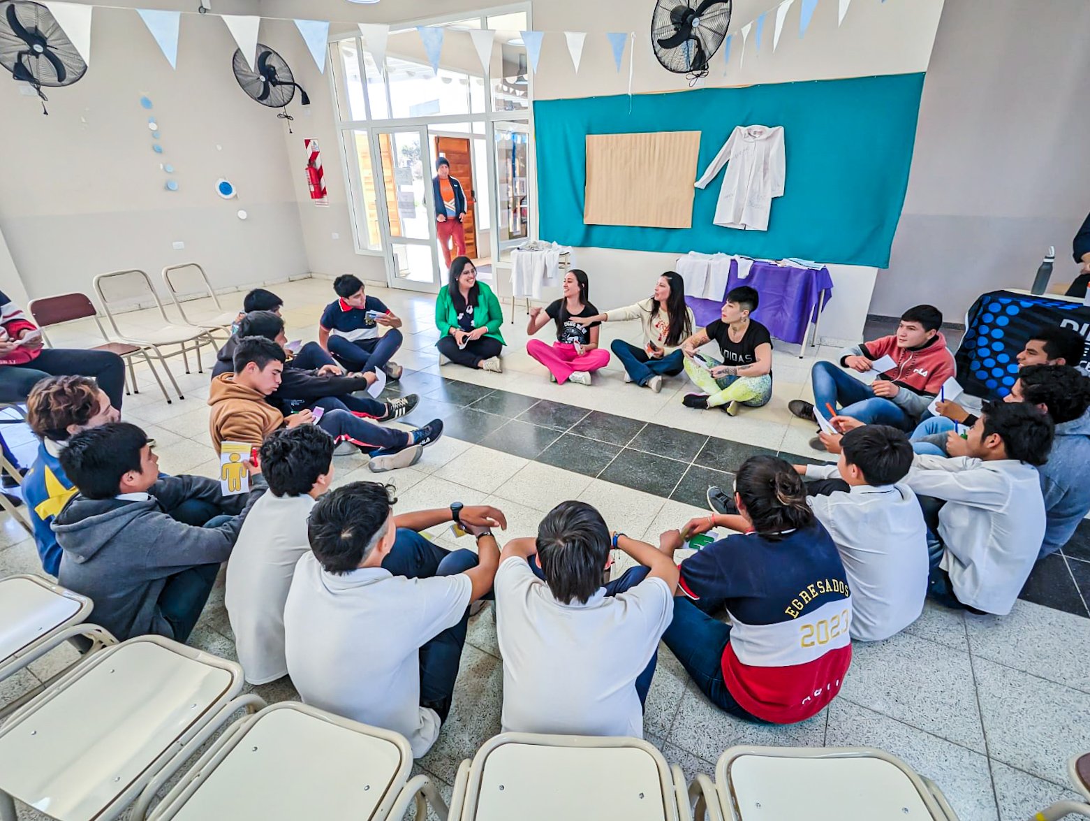 Diputados conversó sobre los derechos con estudiantes secundarios de Amadores