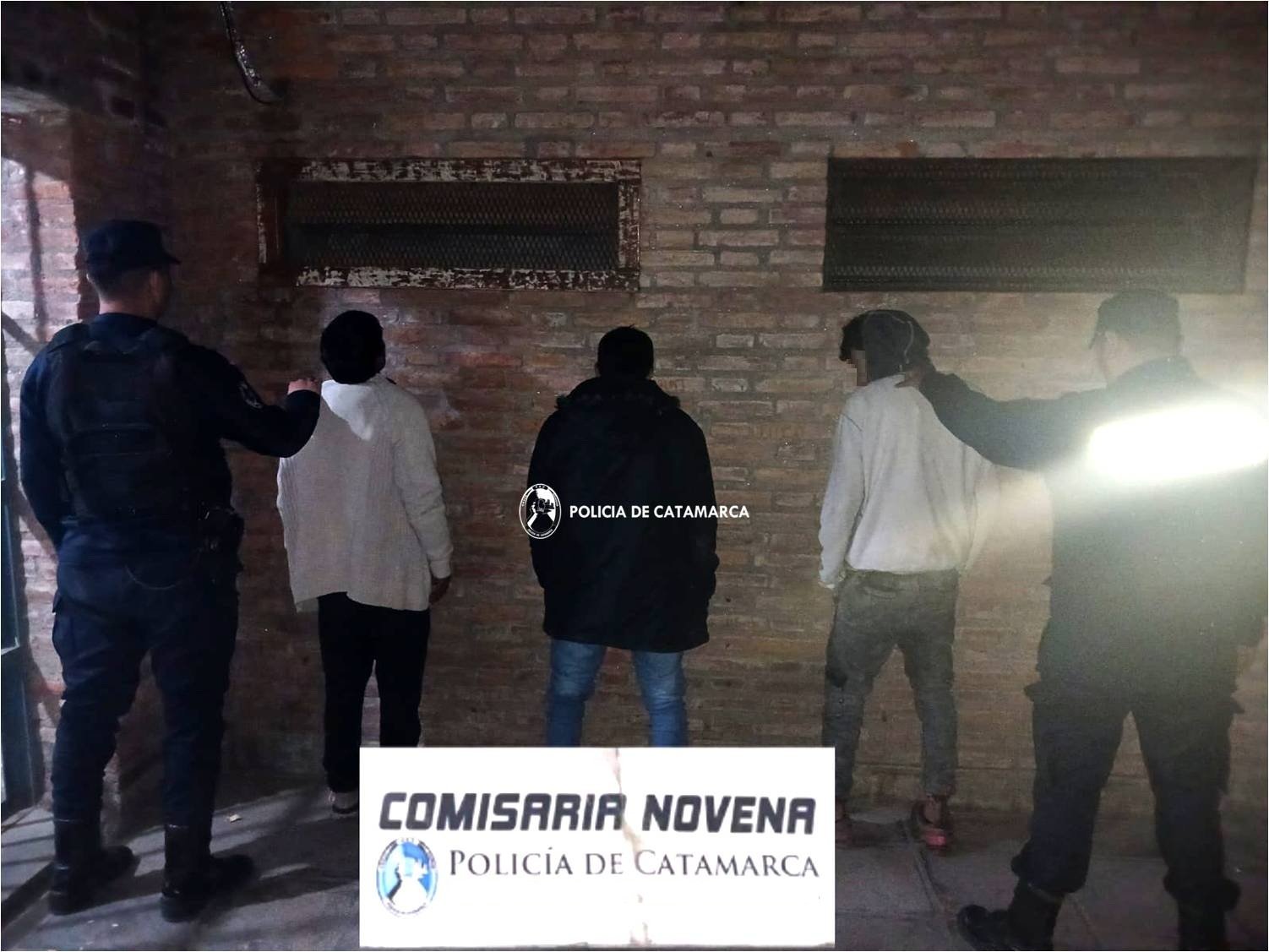 Policías aprehenden a tres personas y secuestran elementos de dudosa procedencia