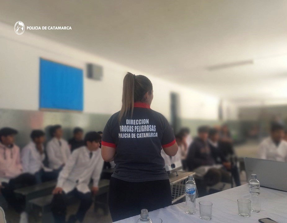 Personal de la Dirección Drogas Peligrosas brindó charlas en Escuelas de Santa María