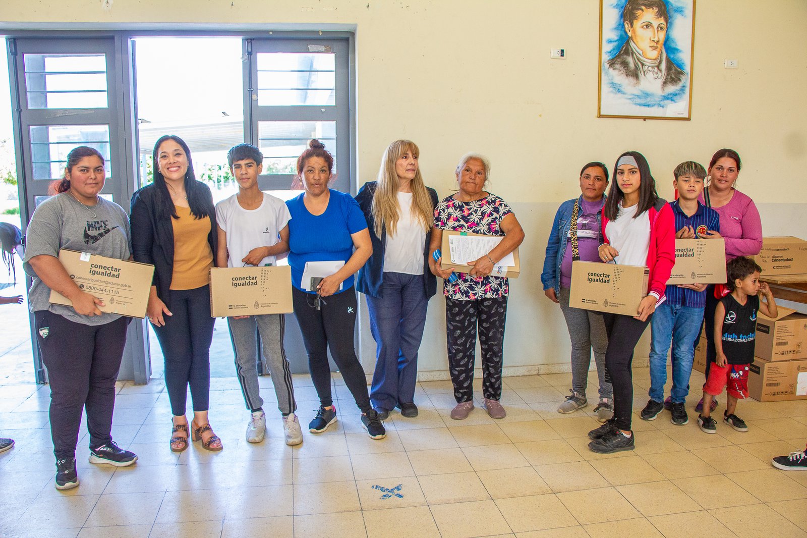 El Ministerio de Educación entregó 50 netbooks a alumnos de la Escuela de Minería y Unidad Institucional Ribera del Valle