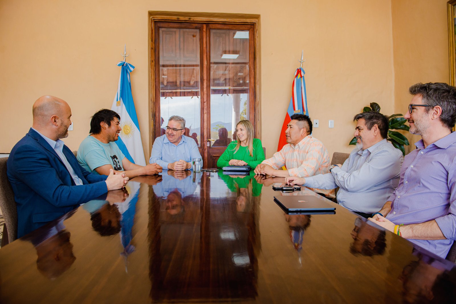 El Gobernador recibió a caciques de Carachi Pampa