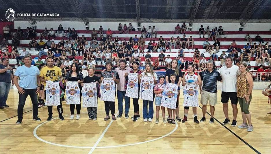 Alumnas de la Escuela de Cadetes recibieron una distinción por su participación en el torneo Anual Femenino de Primera División de la Federación de Básquet de la Provincia de Catamarca