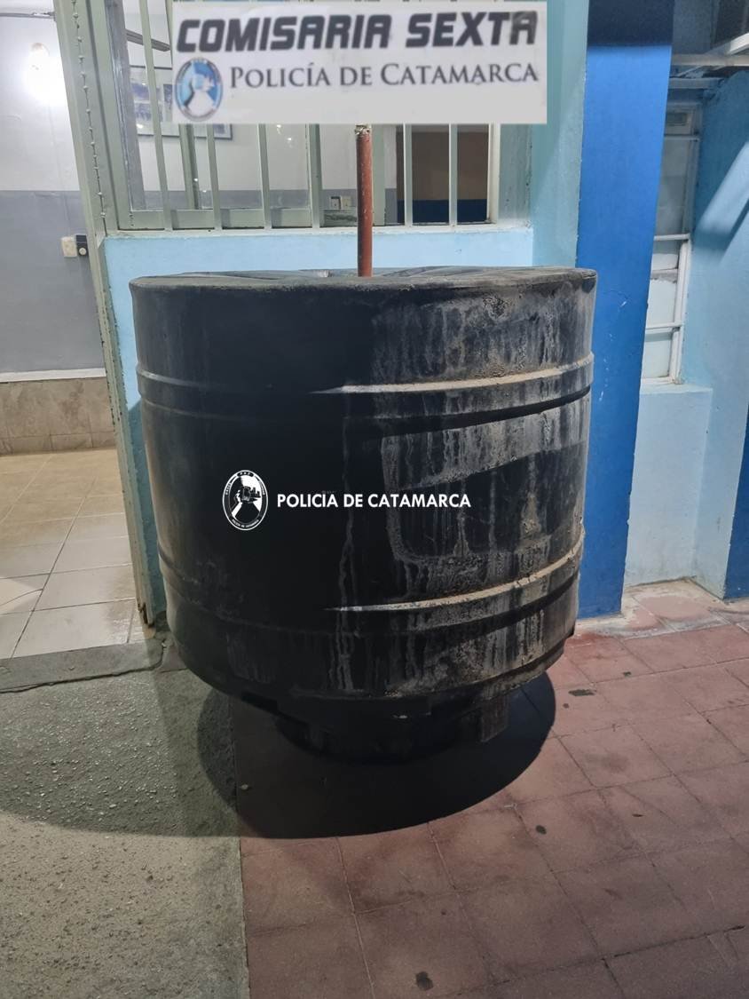 Aprehenden a un joven y secuestran un tanque de agua de dudosa procedencia