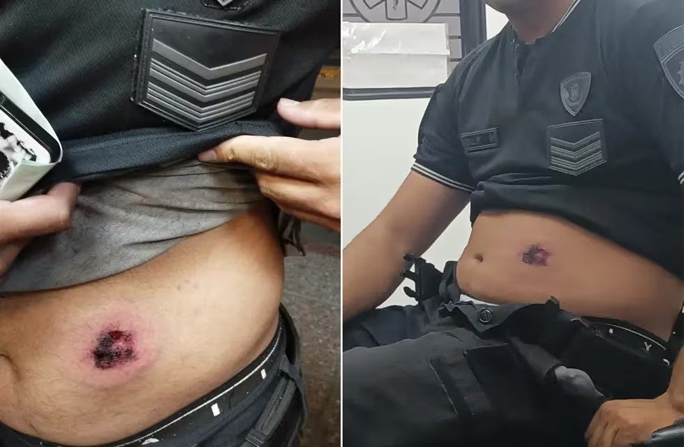 Lo salvó el chaleco antibalas: delincuentes le dispararon a un policía de Córdoba para robarle la moto