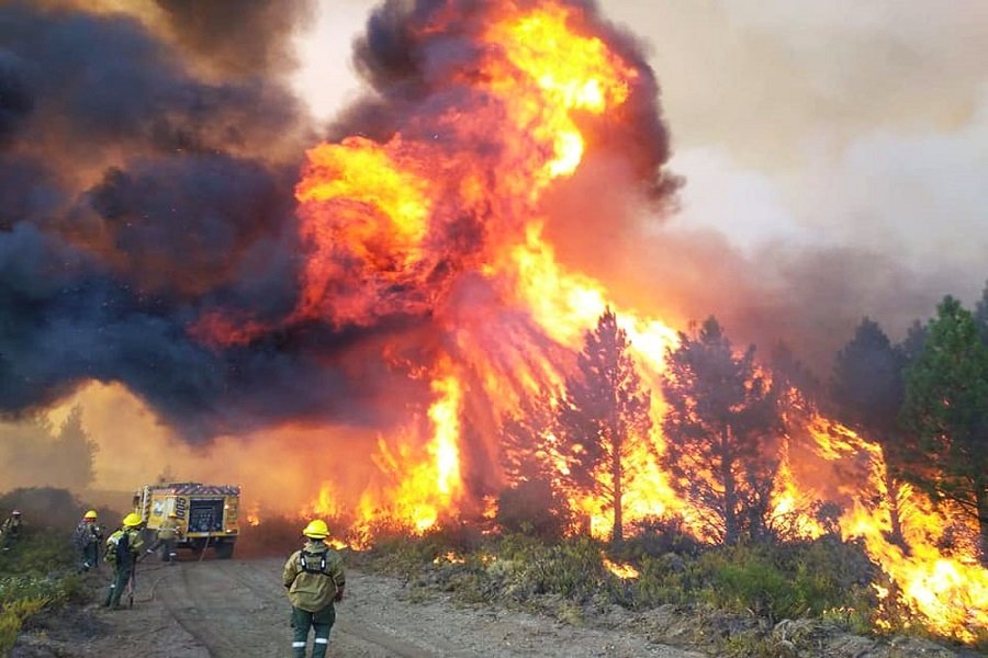 El gobernador de Chubut aseguró que el incendio en Los Alerces fue intencional