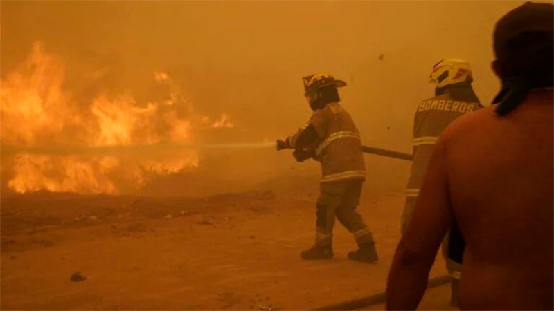 Aumentó a 133 el balance provisional de muertos por incendios en Chile