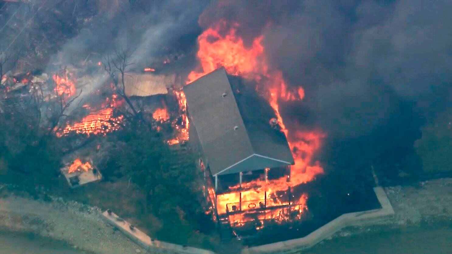 Incendio forestal en Texas: hay más de 370.000 hectáreas arrasadas por el fuego, 60 distritos afectados