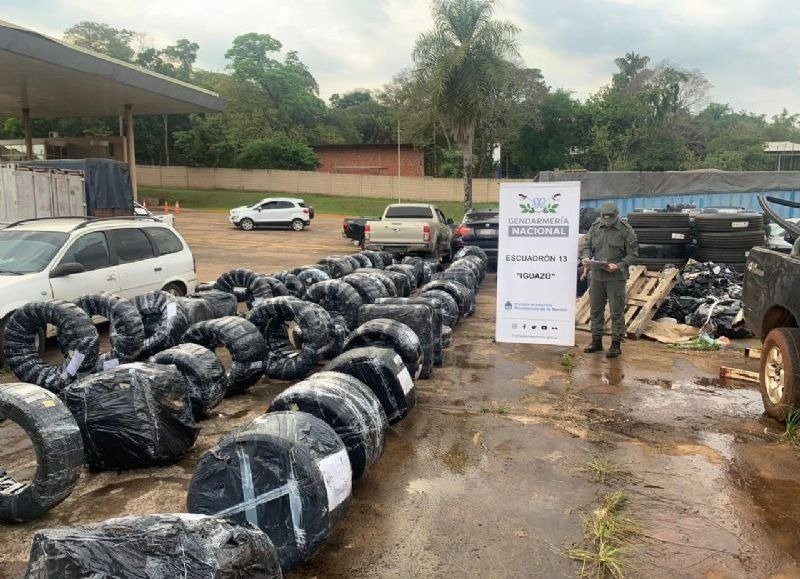 Millonaria carga de cubiertas secuestrada en Catamarca