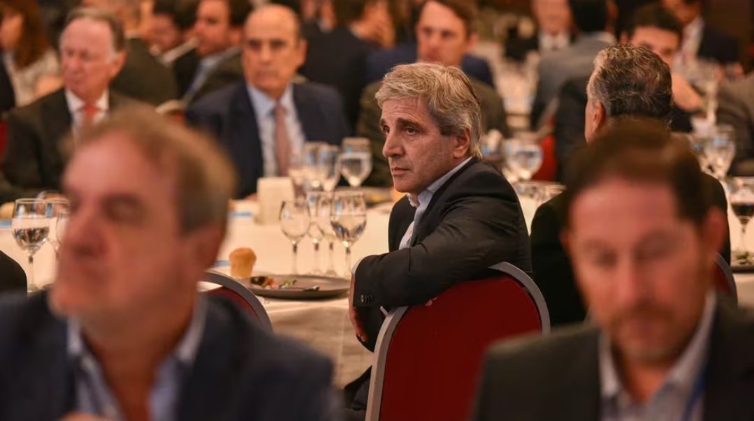 ¿Superávits gemelos o camino al abismo? La apuesta del gobierno argentino en medio de la recesión