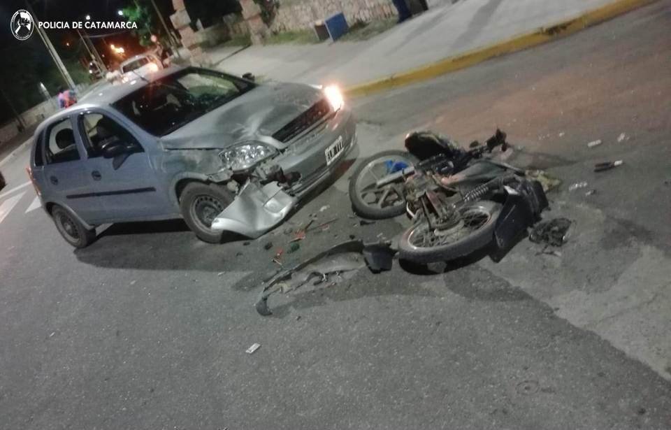 Siniestro vial en Pomán: Choque entre automóvil y motocicleta en Saujil