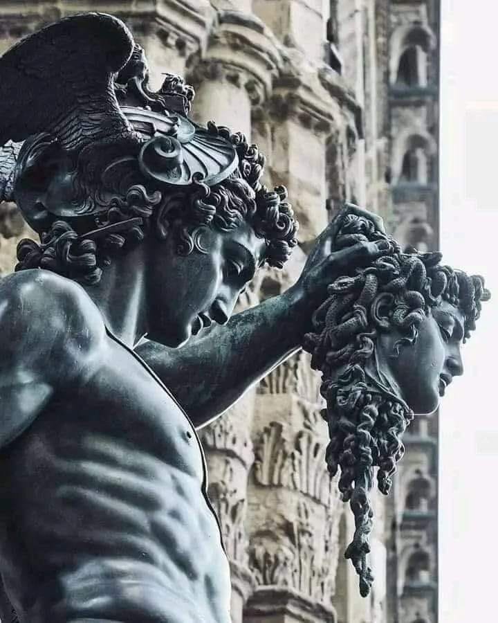 Medusa, la hermosa mujer que fue castigada por ser violada