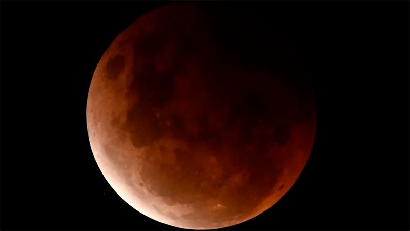 Se espera un eclipse lunar penumbral: el calendario de eventos astronómicos