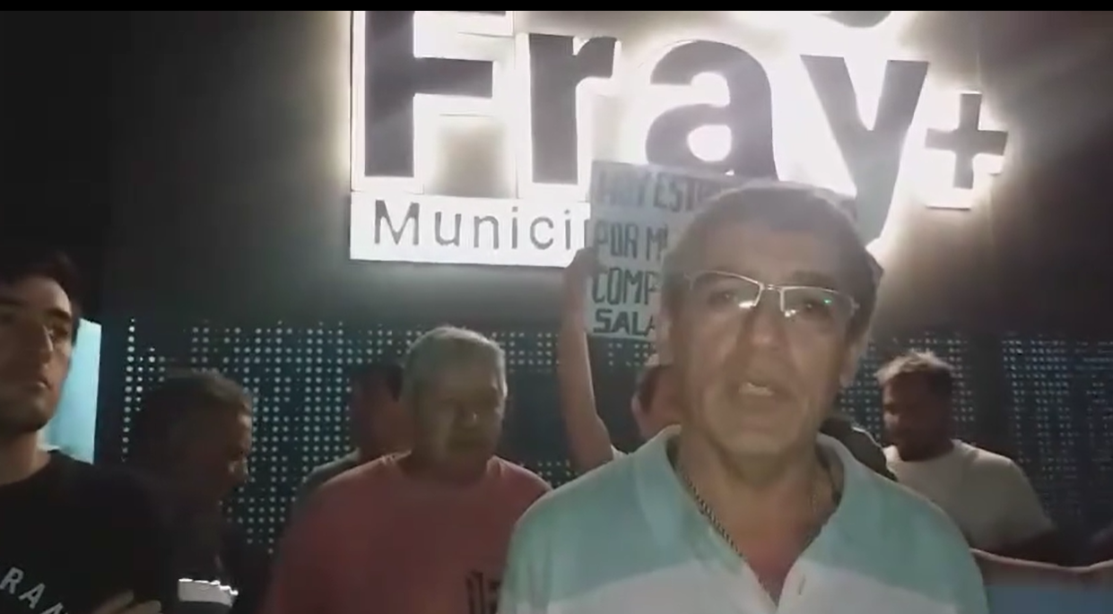 Protesta de Trabajadores Municipales en Fray Mamerto Esquiú por Incremento Salarial Insuficiente