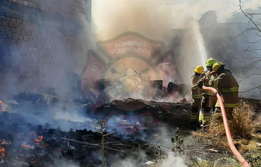 Incendio en domicilio de calle José Marti: Bomberos controlan las llamas y evitan propagación