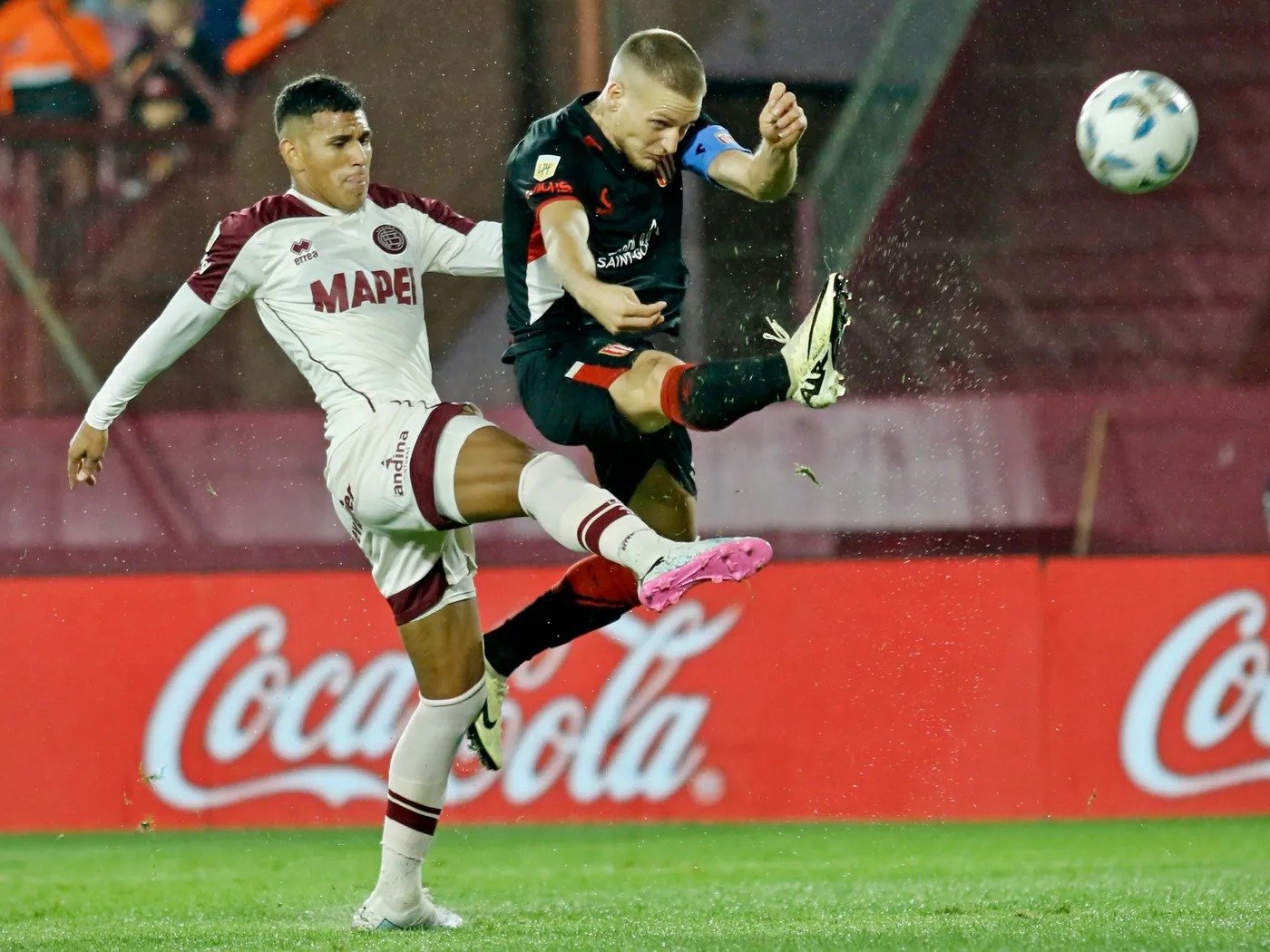 Estudiantes tuvo un gran segundo tiempo y se clasificó segundo ante Lanús: 2 a 1