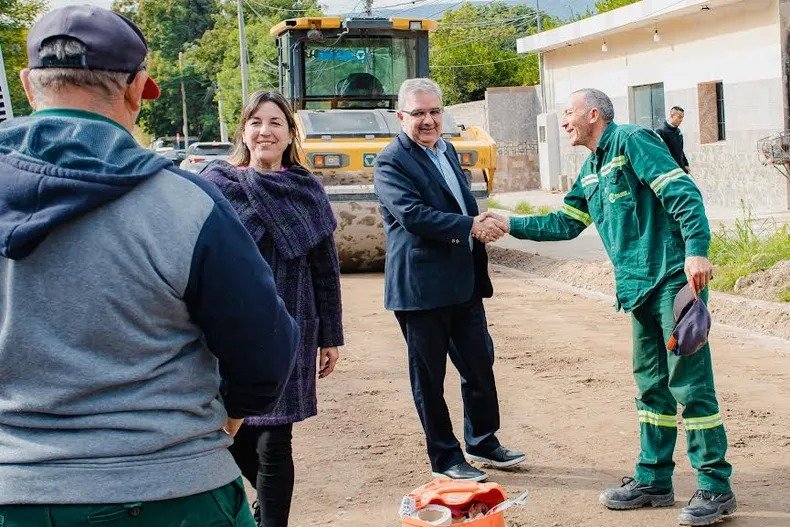 Otra vez el gobernador Jalil sale al rescate de la intendente Zenteno por promesas incumplidas