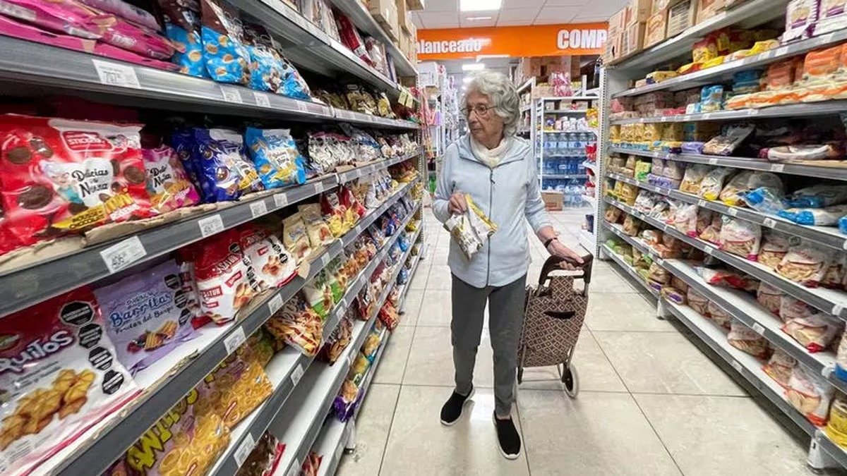 El consumo bajó en el país 4,5% interanual en abril y anotó la peor caída en lo que va del año: qué rubros fueron los más afectados