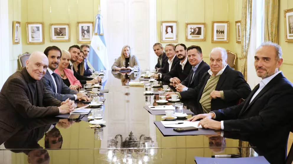 Reuniones Claves en la Casa Rosada Marcan la Agenda Política en Medio del Debate de la Ley Bases