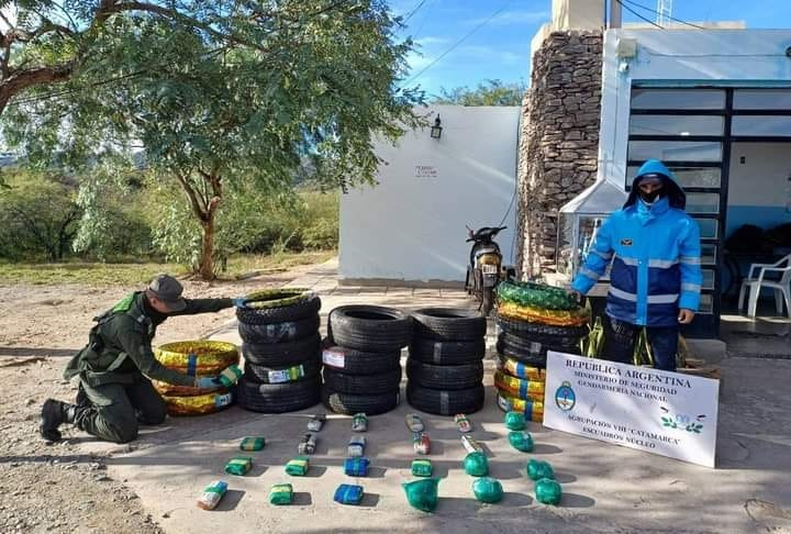 Secuestran Cubiertas y Hojas de Coca en Control Vehicular en El Portezuelo