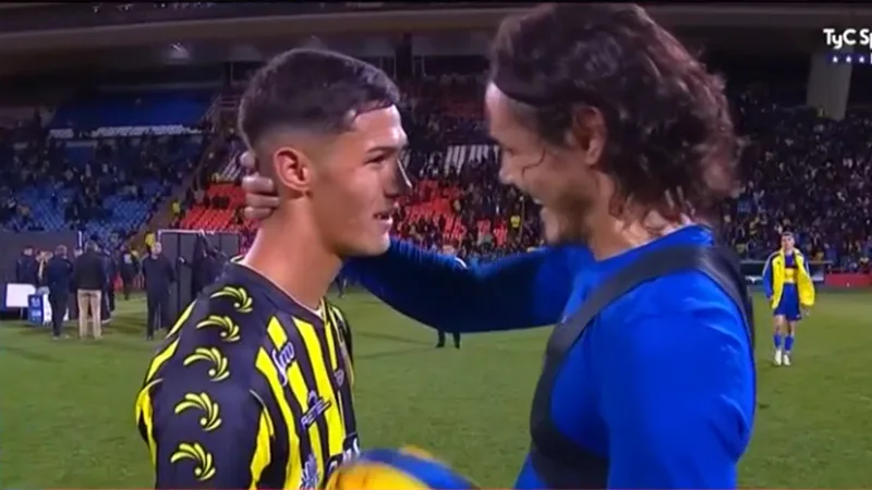 «Debuté hoy»: el gesto de Cavani con un juvenil que debutó en Almirante Brown