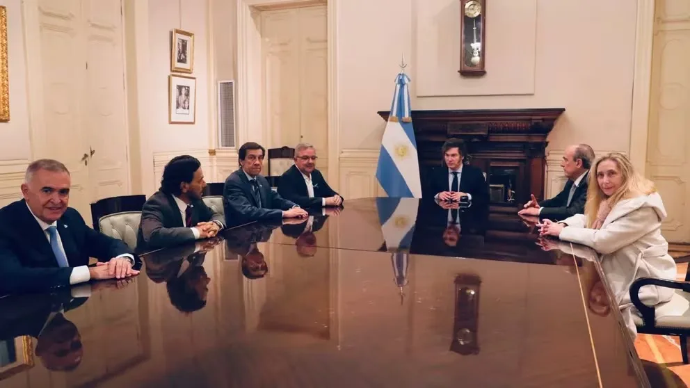 La intimidad de la reunión entre Javier Milei, Raúl Jalil  y otros gobernadores del Norte