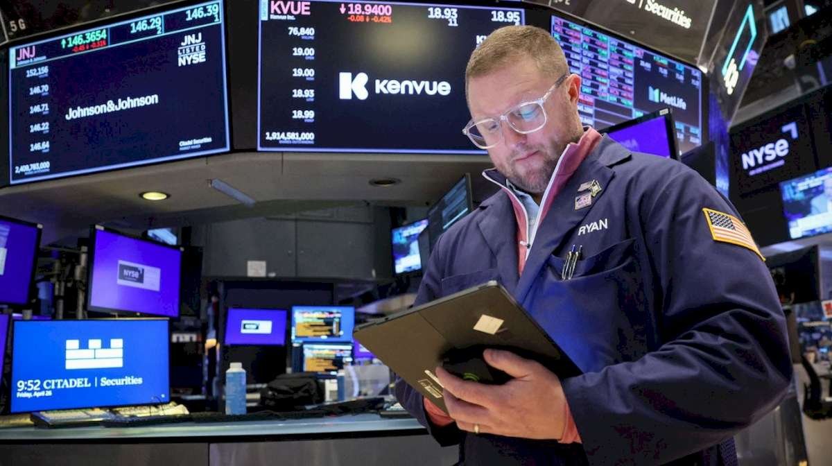 Cae 80 puntos el riesgo país, suben los bonos y las acciones argentinas se disparan hasta 13% en Wall Street