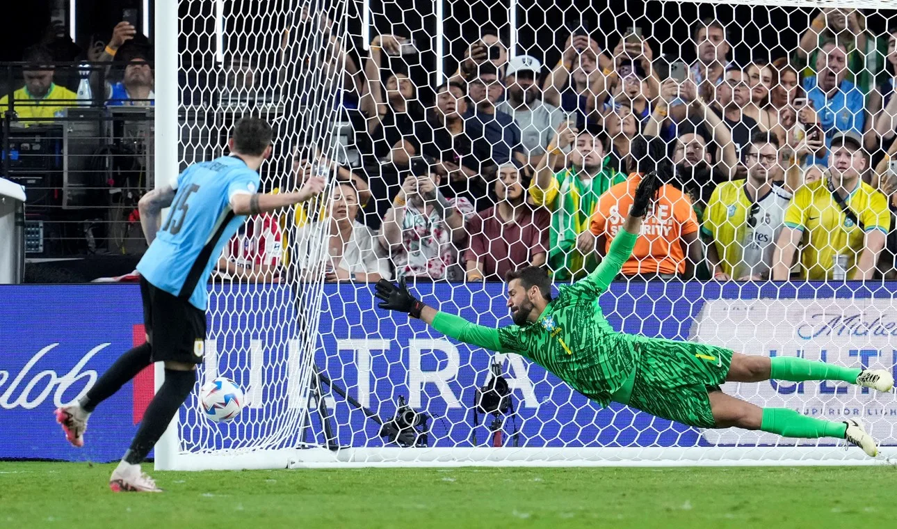 Tremendo: Uruguay aguantó con 10, le ganó por penales a Brasil y clasificó a las semifinales de la Copa América