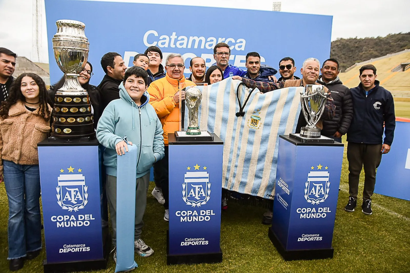 La 53º Fiesta Nacional e Internacional del Poncho recibe la visita de trofeos internacionales