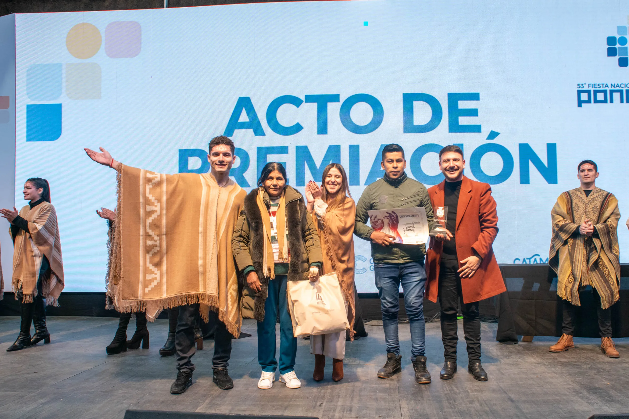 Premian a los Mejores Artesanos en la 53° Fiesta Nacional e Internacional del Poncho