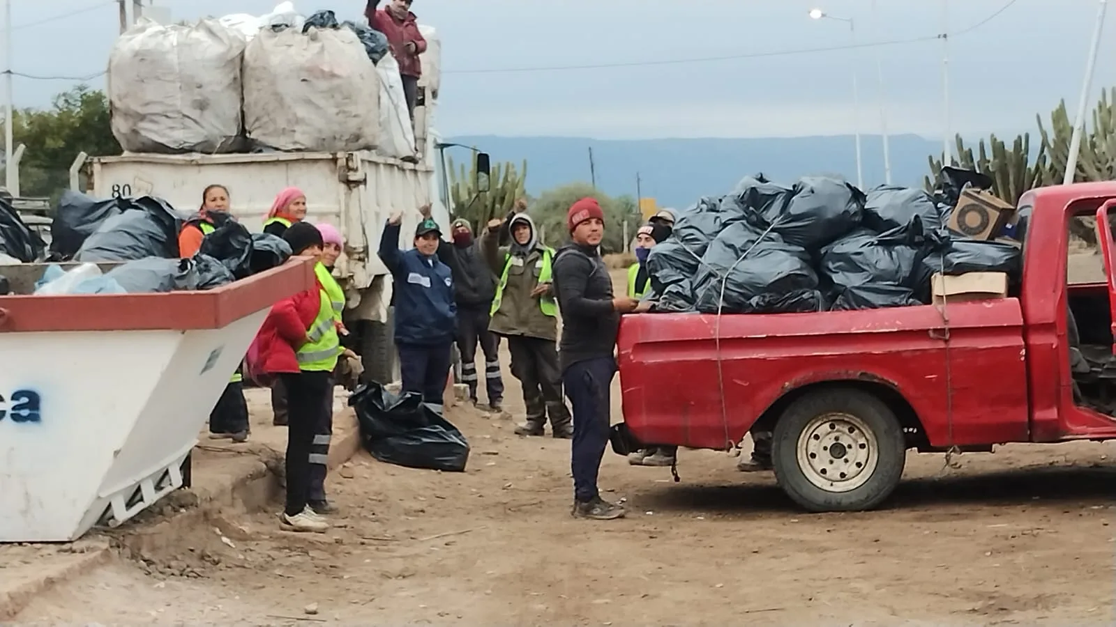 Recicladores de la Cooperativa Los Caminantes: Un Ejemplo de Sustentabilidad en la Fiesta del Poncho