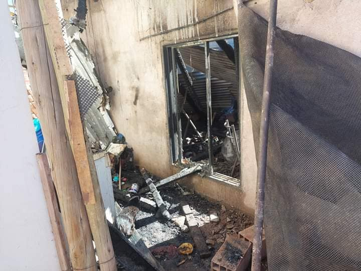 Incendio de magnitud consume una vivienda en el barrio San Antonio de Palo Blanco