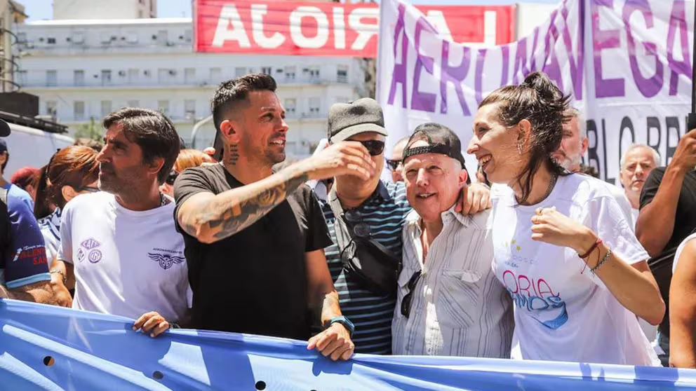 Despiden a tres pilotos de Aerolíneas Argentinas y se profundiza el conflicto sindical