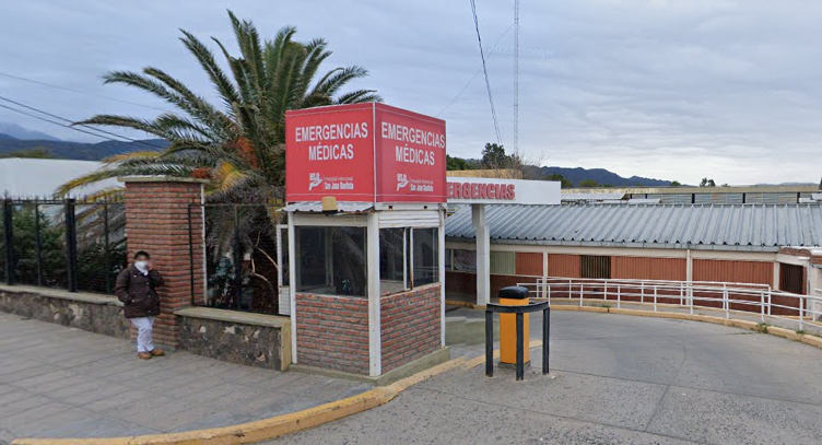 Joven herido en una pelea en Barrio Acuña Isí: fue trasladado al hospital con un arma blanca en la pierna