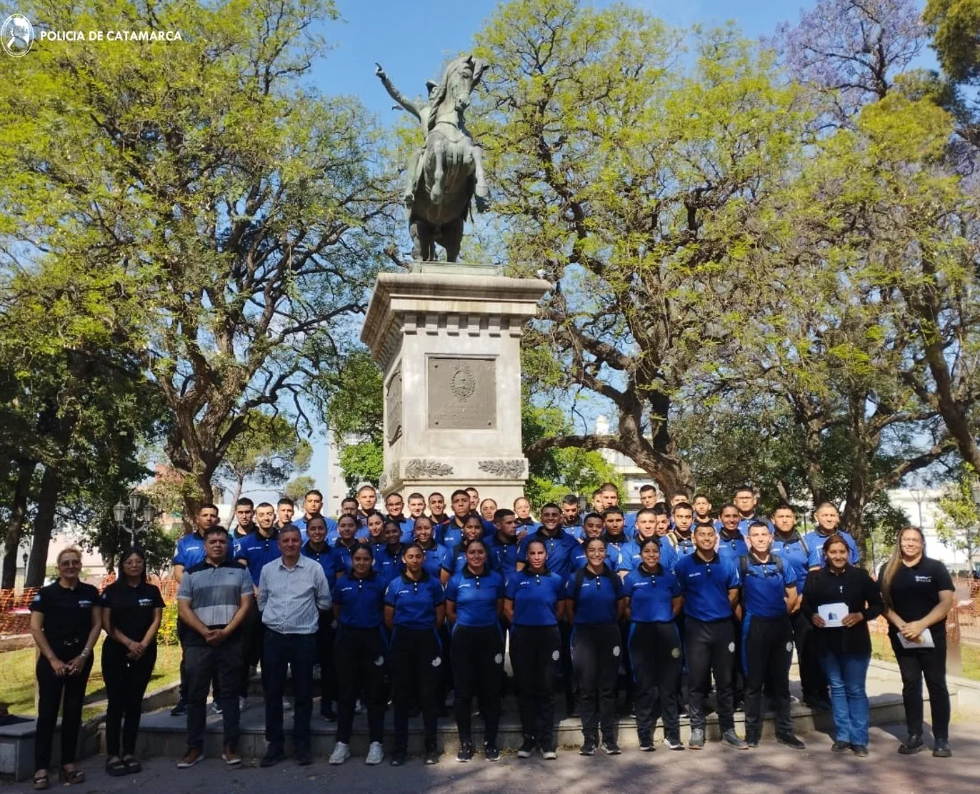 Cadetes de la Escuela de Policía participan en el proyecto «Pasos con historia» en Catamarca