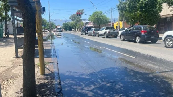 Aguas de Catamarca aclara sobre una fuga en avenida Belgrano