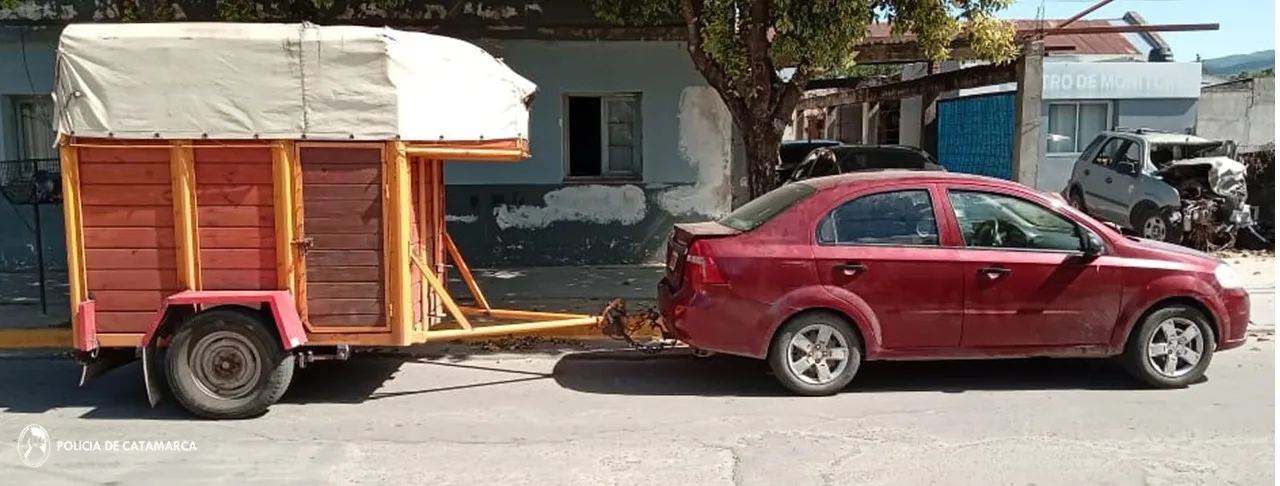 En Paclín aprehendieron a tres personas y secuestraron un automóvil y un tráiler