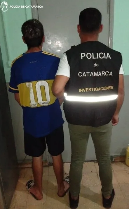 Luego de una medida Judicial arrestan a un hombre, secuestran una moto y otros elementos