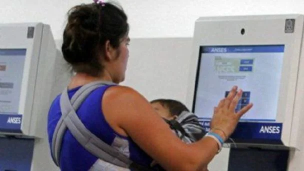 Confirman incremento en las asignaciones familiares para diciembre: cuáles serán los nuevos importes